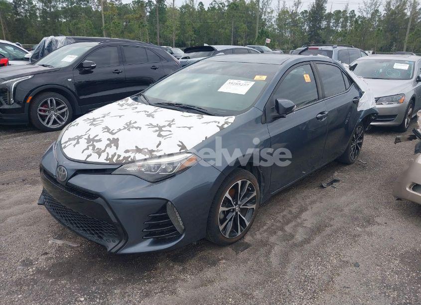 Photo 2 of 2018 Toyota Corolla SE (VIN 5YFBURHE3JP804821)