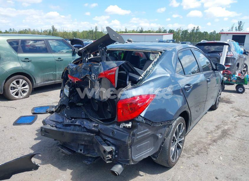 Photo 4 of 2018 Toyota Corolla SE (VIN 5YFBURHE3JP804821)