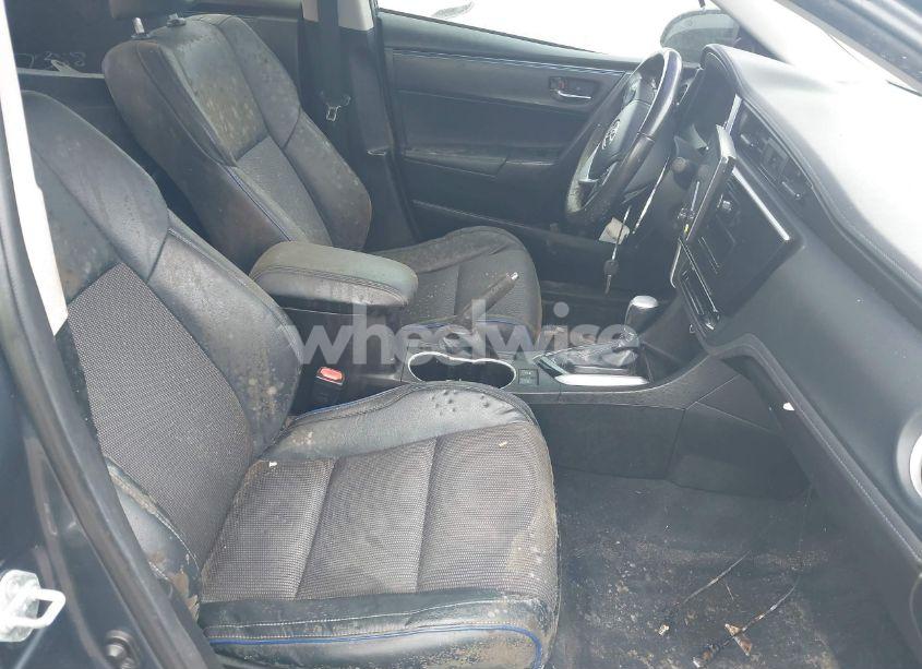 Photo 5 of 2018 Toyota Corolla SE (VIN 5YFBURHE3JP804821)