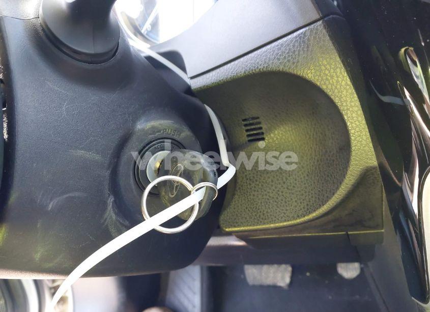 Photo 11 of 2018 Toyota Corolla LE (VIN 5YFBURHE3JP827077)