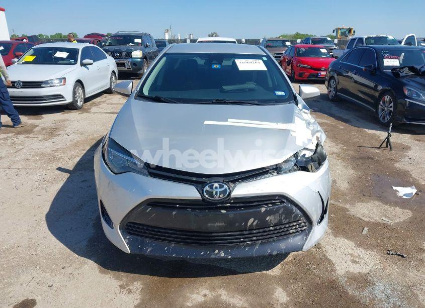 Photo 12 of 2018 Toyota Corolla LE (VIN 5YFBURHE3JP827077)