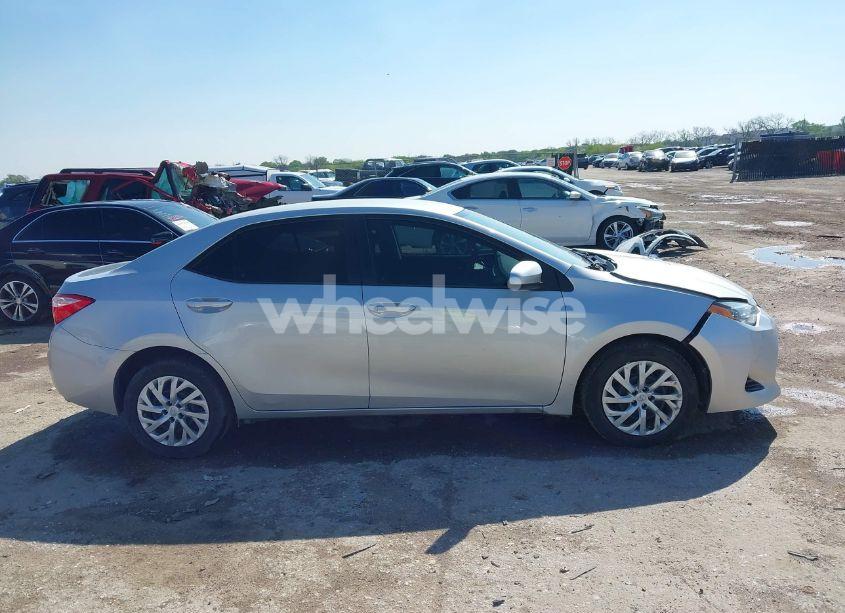 Photo 13 of 2018 Toyota Corolla LE (VIN 5YFBURHE3JP827077)
