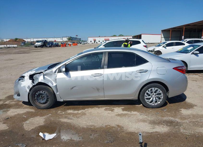 Photo 14 of 2018 Toyota Corolla LE (VIN 5YFBURHE3JP827077)