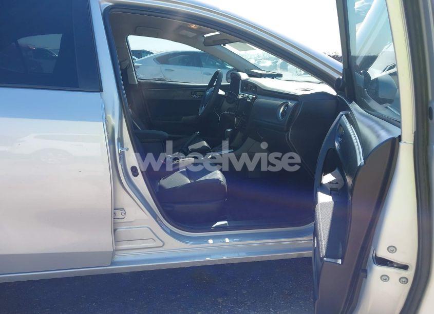 Photo 5 of 2018 Toyota Corolla LE (VIN 5YFBURHE3JP827077)