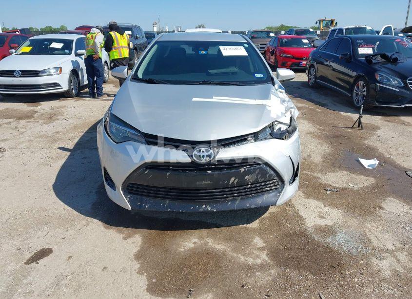Photo 6 of 2018 Toyota Corolla LE (VIN 5YFBURHE3JP827077)