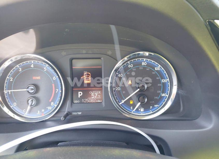 Photo 7 of 2018 Toyota Corolla LE (VIN 5YFBURHE3JP827077)