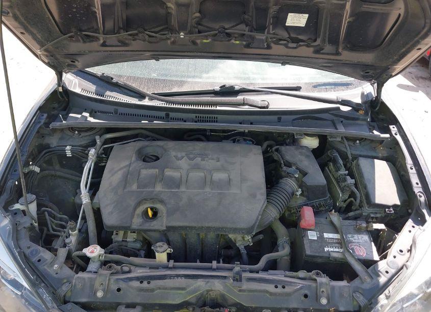 Photo 10 of 2018 Toyota Corolla SE (VIN 5YFBURHE3JP828360)