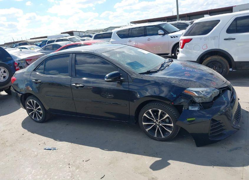 Photo 13 of 2018 Toyota Corolla SE (VIN 5YFBURHE3JP828360)