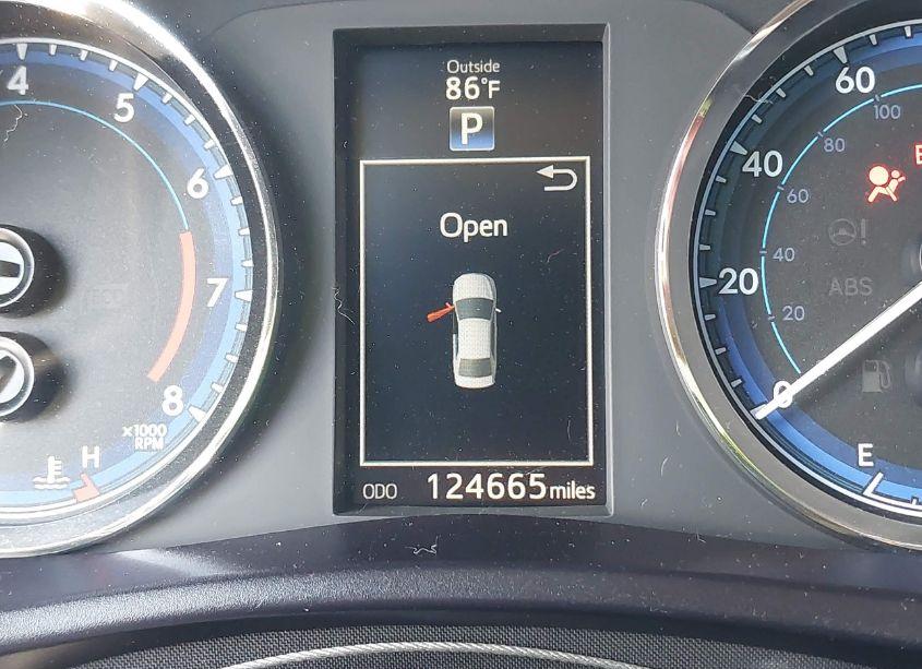 Photo 15 of 2018 Toyota Corolla SE (VIN 5YFBURHE3JP828360)