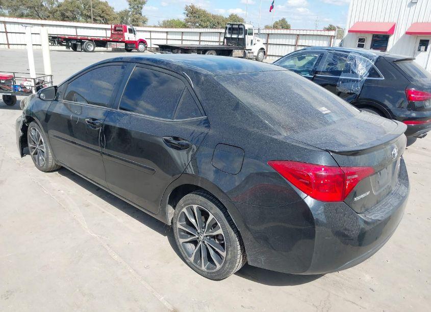 Photo 3 of 2018 Toyota Corolla SE (VIN 5YFBURHE3JP828360)