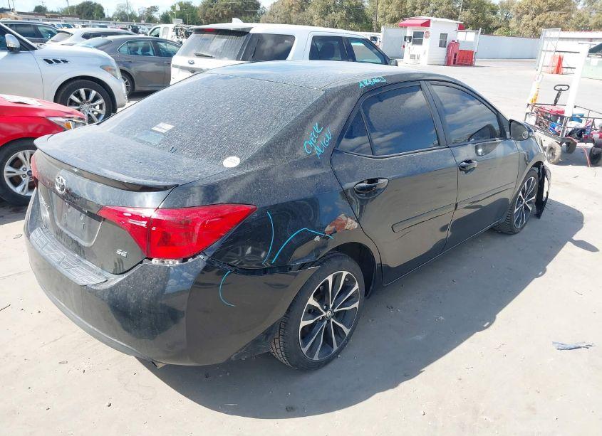 Photo 4 of 2018 Toyota Corolla SE (VIN 5YFBURHE3JP828360)