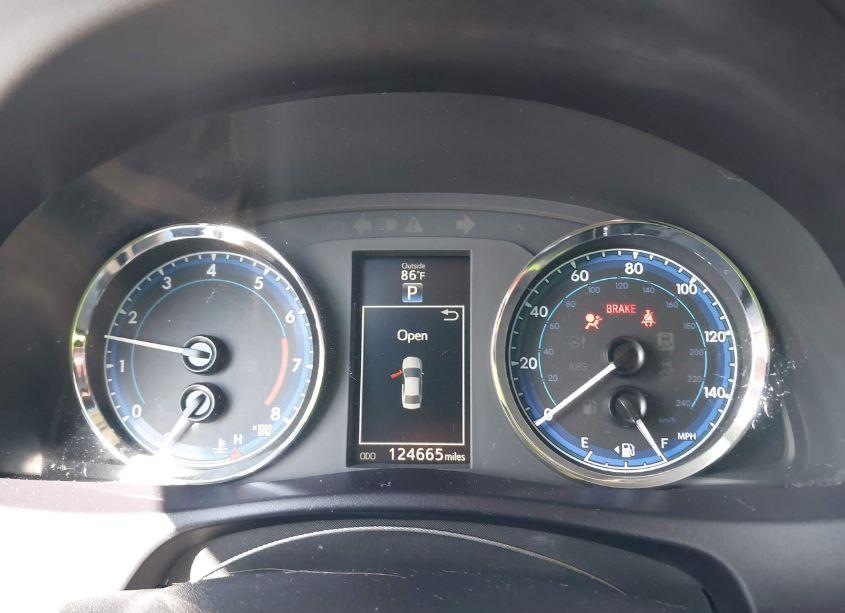 Photo 7 of 2018 Toyota Corolla SE (VIN 5YFBURHE3JP828360)