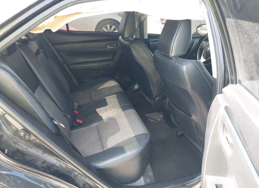 Photo 8 of 2018 Toyota Corolla SE (VIN 5YFBURHE3JP828360)