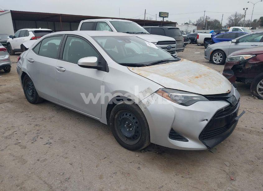2018 Toyota Corolla LE (VIN 5YFBURHE3JP841514) main photo