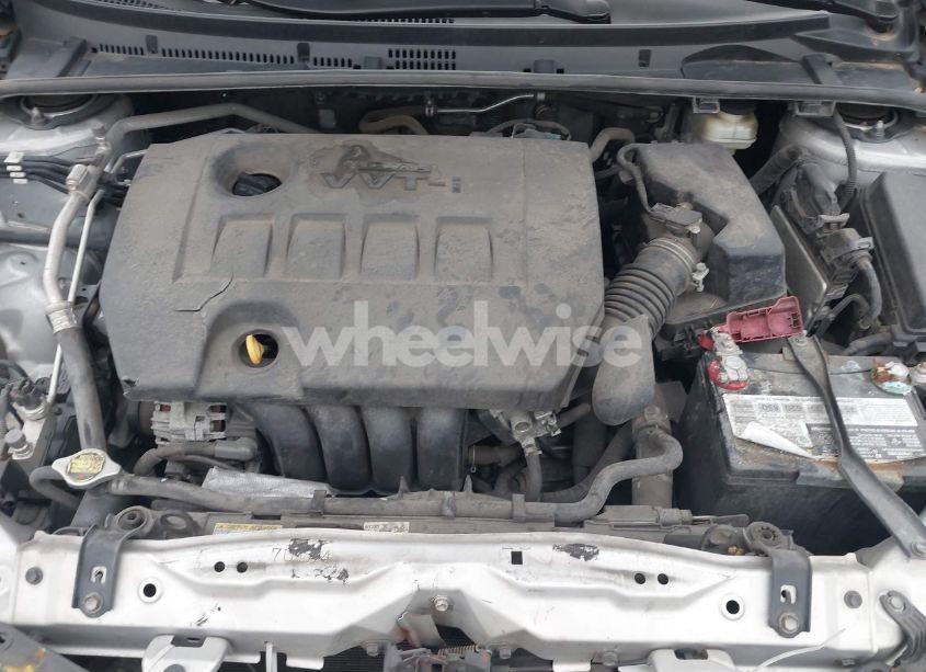 Photo 10 of 2018 Toyota Corolla LE (VIN 5YFBURHE3JP841514)