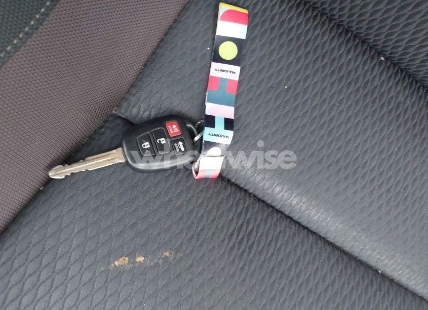 Photo 11 of 2018 Toyota Corolla LE (VIN 5YFBURHE3JP841514)