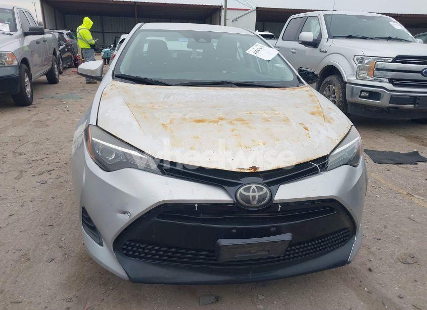 Photo 12 of 2018 Toyota Corolla LE (VIN 5YFBURHE3JP841514)