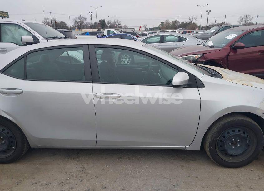 Photo 13 of 2018 Toyota Corolla LE (VIN 5YFBURHE3JP841514)