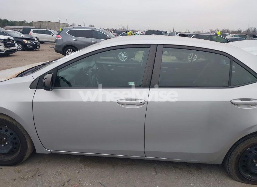 Photo 14 of 2018 Toyota Corolla LE (VIN 5YFBURHE3JP841514)