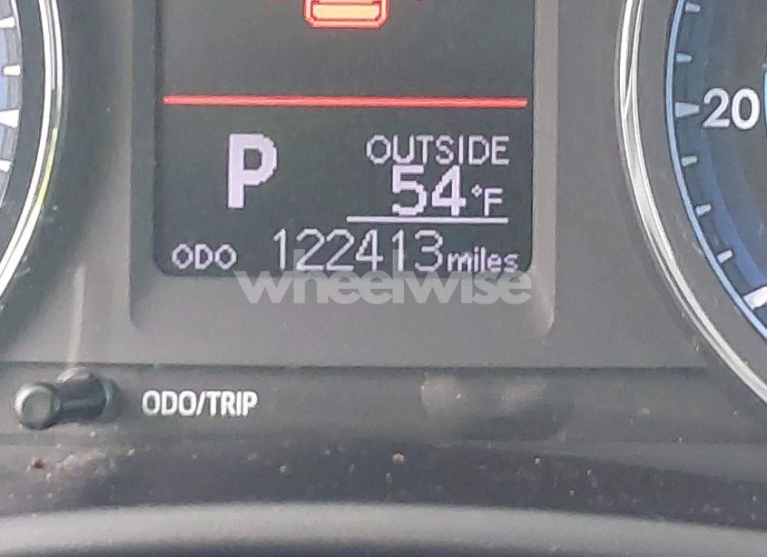 Photo 15 of 2018 Toyota Corolla LE (VIN 5YFBURHE3JP841514)