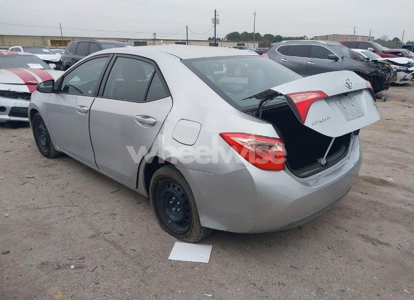 Photo 3 of 2018 Toyota Corolla LE (VIN 5YFBURHE3JP841514)