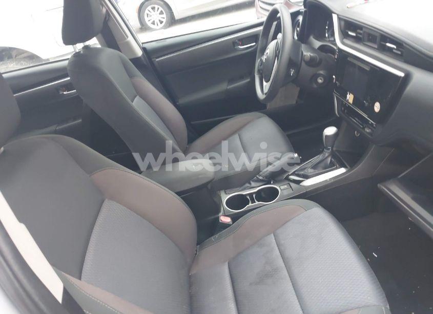 Photo 5 of 2018 Toyota Corolla LE (VIN 5YFBURHE3JP841514)