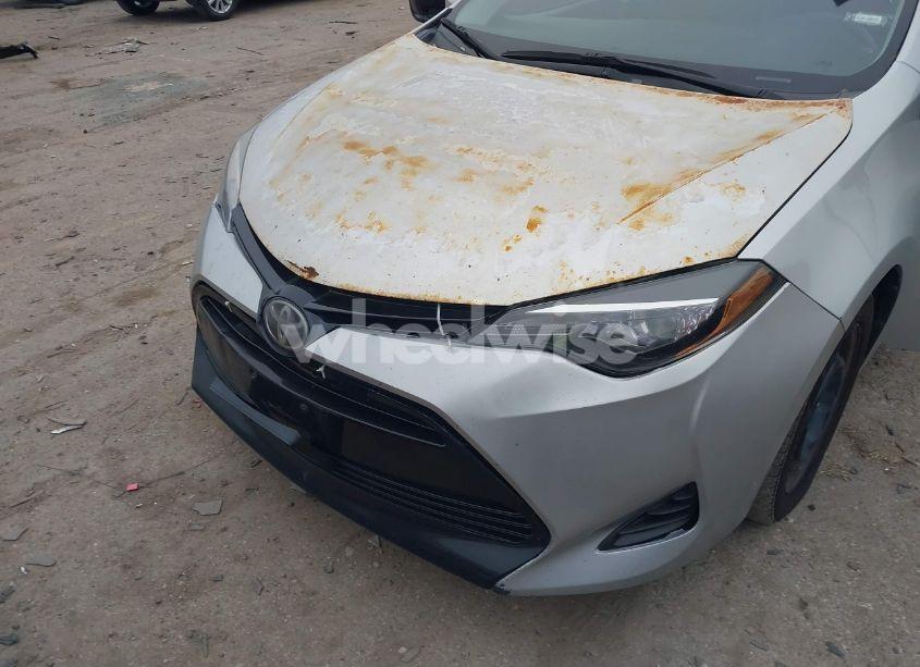 Photo 6 of 2018 Toyota Corolla LE (VIN 5YFBURHE3JP841514)