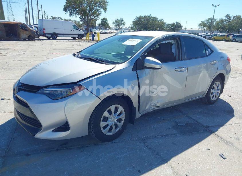 Photo 2 of 2018 Toyota Corolla L (VIN 5YFBURHE3JP854652)