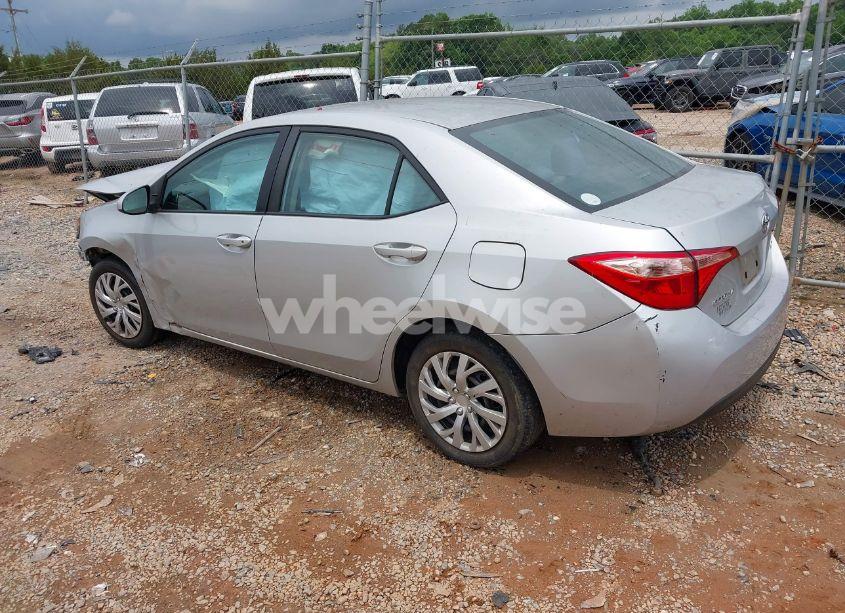 Photo 3 of 2019 Toyota Corolla LE (VIN 5YFBURHE3KP857584)