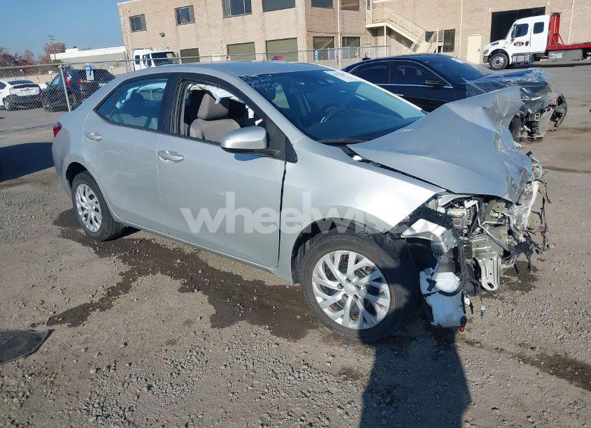2019 Toyota Corolla LE (VIN 5YFBURHE3KP863336) main photo