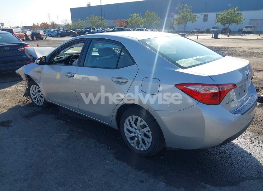 Photo 3 of 2019 Toyota Corolla LE (VIN 5YFBURHE3KP863336)