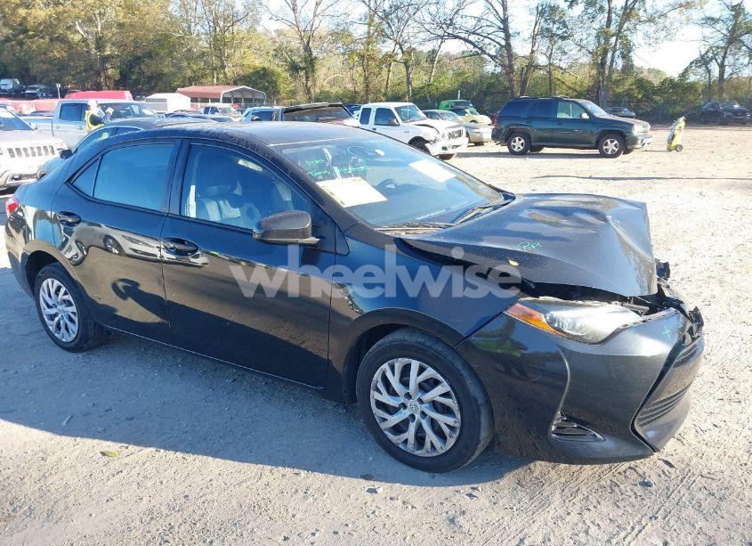 2019 Toyota Corolla LE (VIN 5YFBURHE3KP877690) main photo