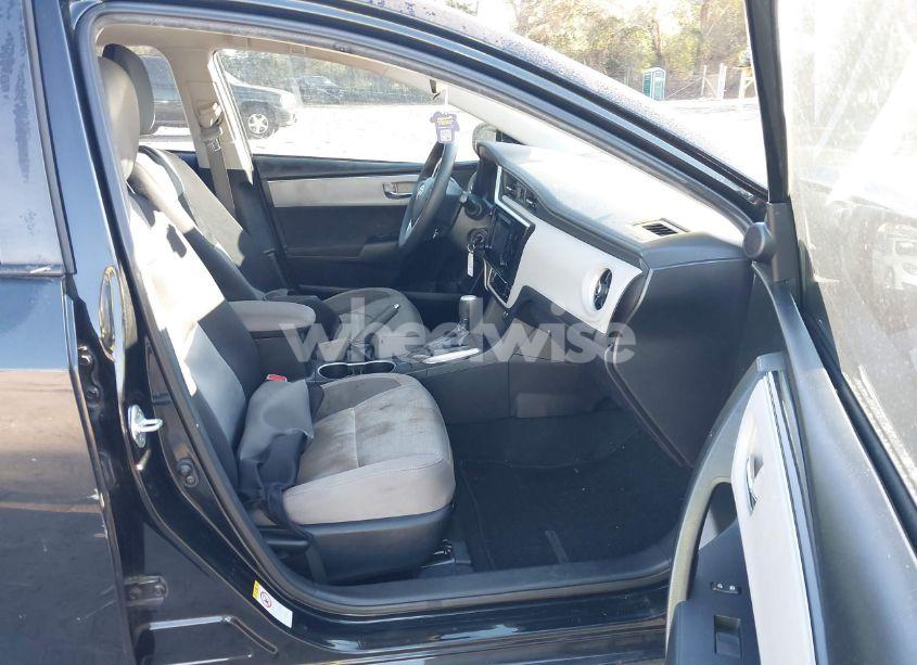 Photo 5 of 2019 Toyota Corolla LE (VIN 5YFBURHE3KP877690)