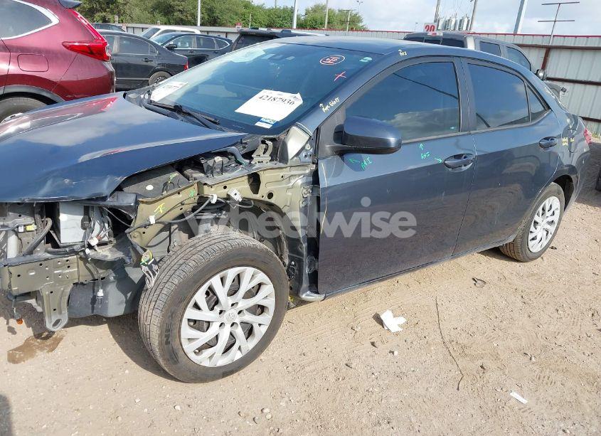 Photo 2 of 2019 Toyota Corolla LE (VIN 5YFBURHE3KP880265)