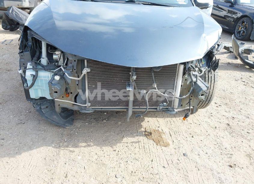 Photo 6 of 2019 Toyota Corolla LE (VIN 5YFBURHE3KP880265)