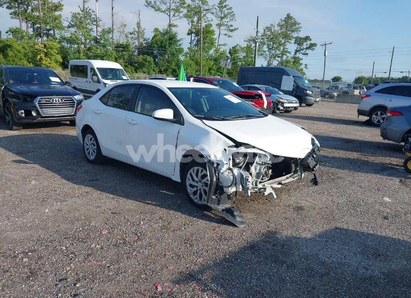 2019 Toyota Corolla LE (VIN 5YFBURHE3KP889001) main photo