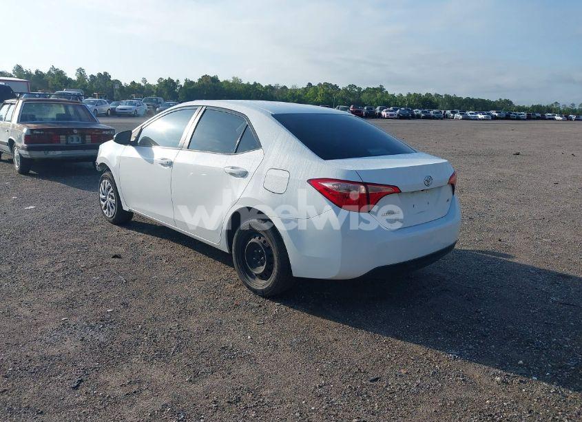 Photo 3 of 2019 Toyota Corolla LE (VIN 5YFBURHE3KP889001)