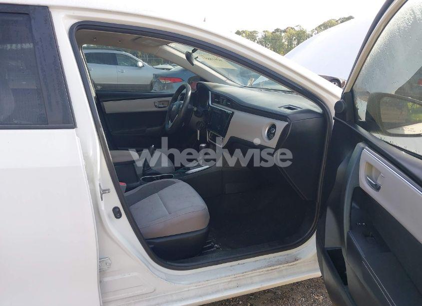 Photo 5 of 2019 Toyota Corolla LE (VIN 5YFBURHE3KP889001)