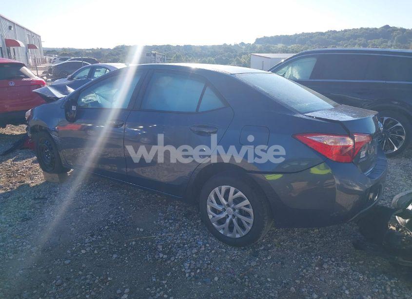 Photo 3 of 2019 Toyota Corolla LE (VIN 5YFBURHE3KP907108)