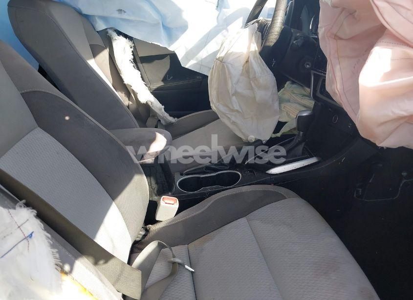 Photo 5 of 2019 Toyota Corolla LE (VIN 5YFBURHE3KP907108)