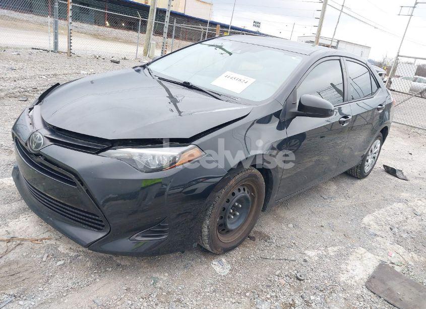 Photo 2 of 2019 Toyota Corolla LE (VIN 5YFBURHE3KP912969)