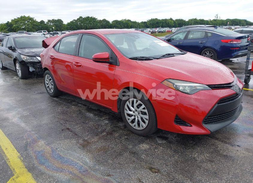 2019 Toyota Corolla LE (VIN 5YFBURHE3KP922983) main photo