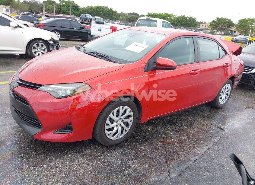 Photo 2 of 2019 Toyota Corolla LE (VIN 5YFBURHE3KP922983)