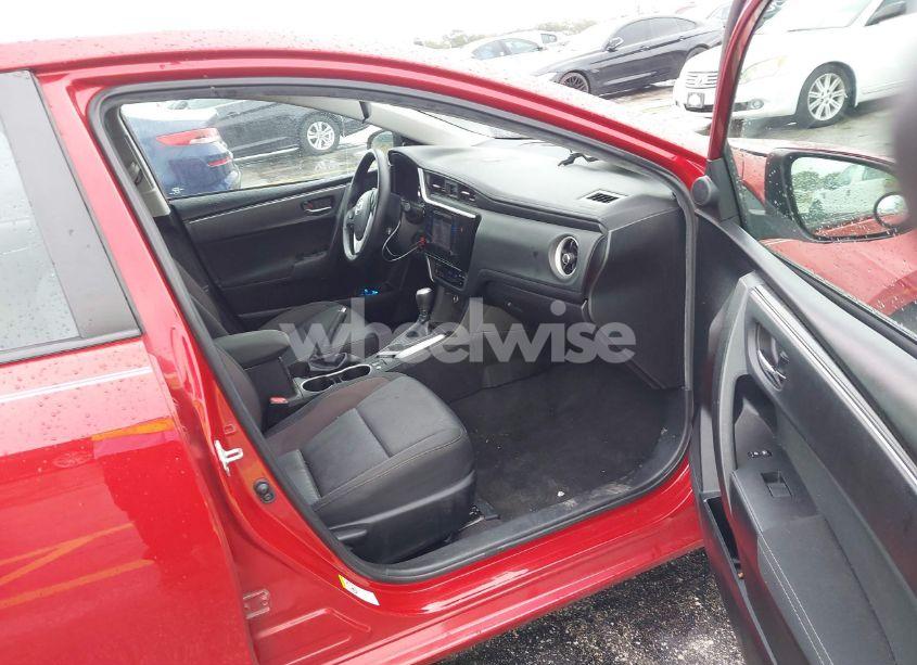 Photo 5 of 2019 Toyota Corolla LE (VIN 5YFBURHE3KP922983)