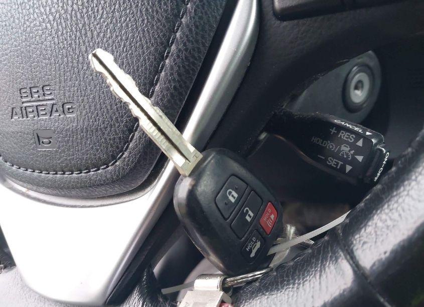 Photo 11 of 2019 Toyota Corolla SE (VIN 5YFBURHE3KP927472)