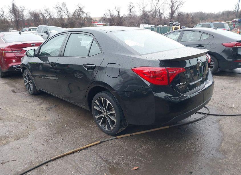 Photo 3 of 2019 Toyota Corolla SE (VIN 5YFBURHE3KP927472)