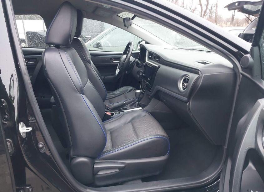 Photo 5 of 2019 Toyota Corolla SE (VIN 5YFBURHE3KP927472)