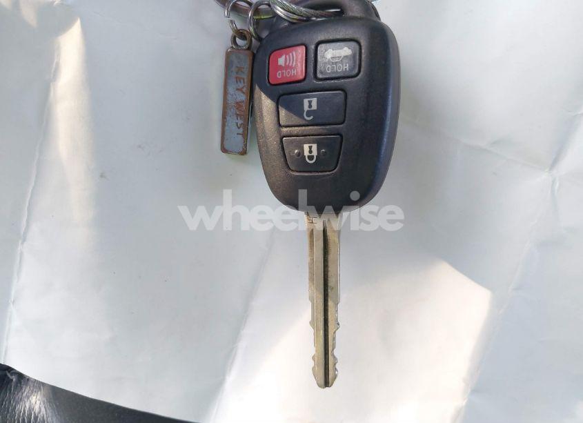 Photo 11 of 2019 Toyota Corolla SE (VIN 5YFBURHE3KP939556)