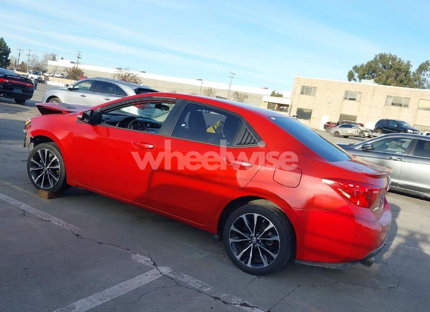 Photo 3 of 2019 Toyota Corolla SE (VIN 5YFBURHE3KP939556)