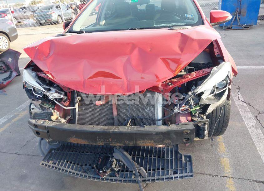 Photo 6 of 2019 Toyota Corolla SE (VIN 5YFBURHE3KP939556)